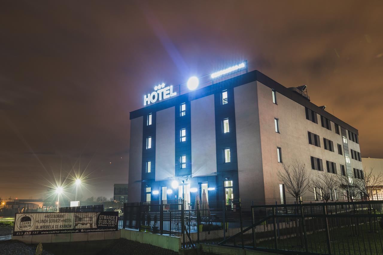 Hotel Czarno Na Bialym Krakau Exterior foto