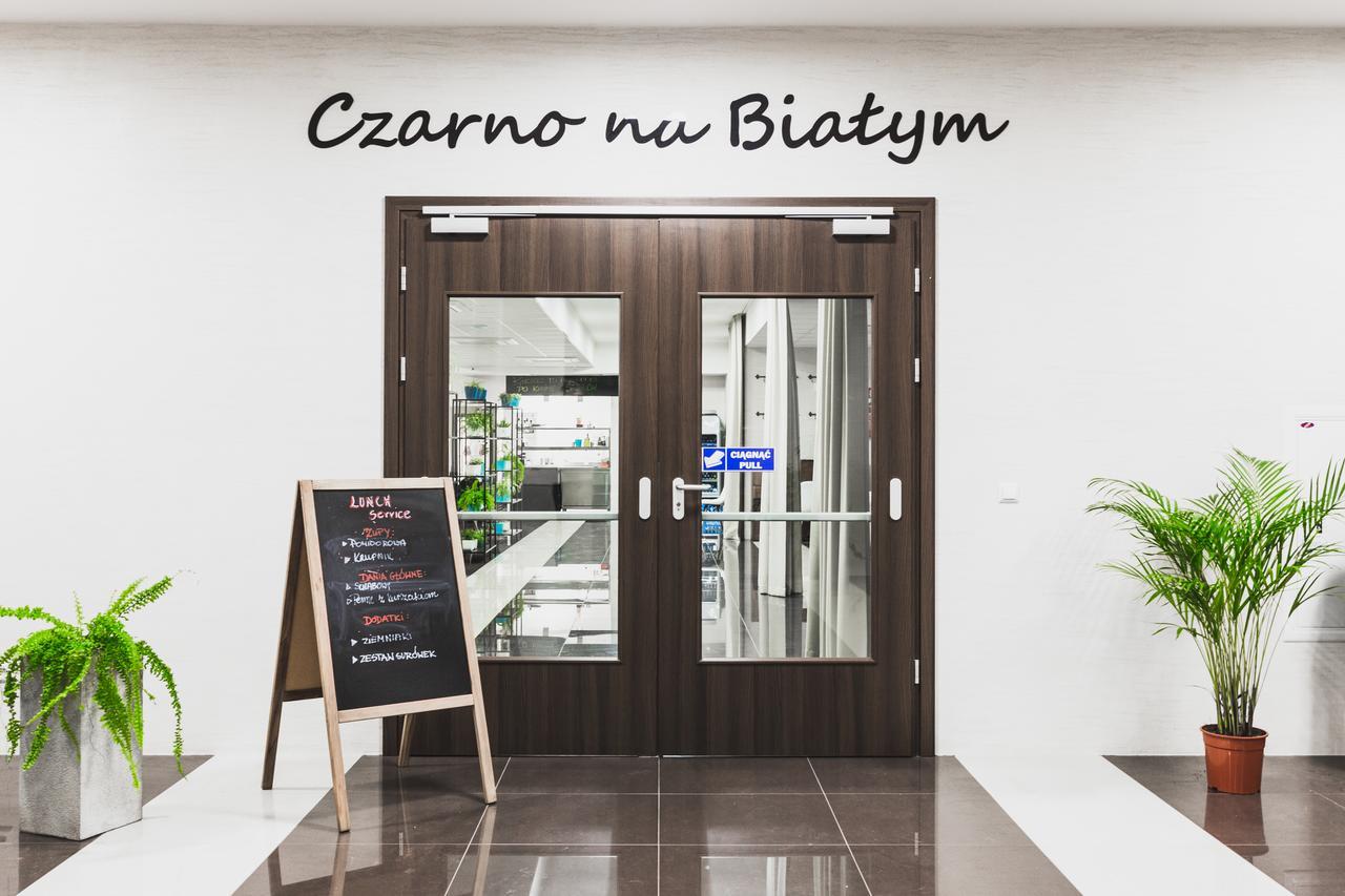 Hotel Czarno Na Bialym Krakau Exterior foto