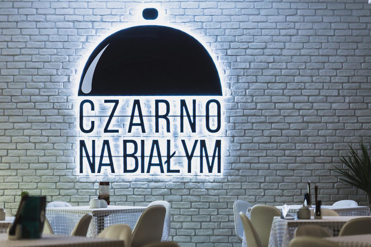 Hotel Czarno Na Bialym Krakau Exterior foto